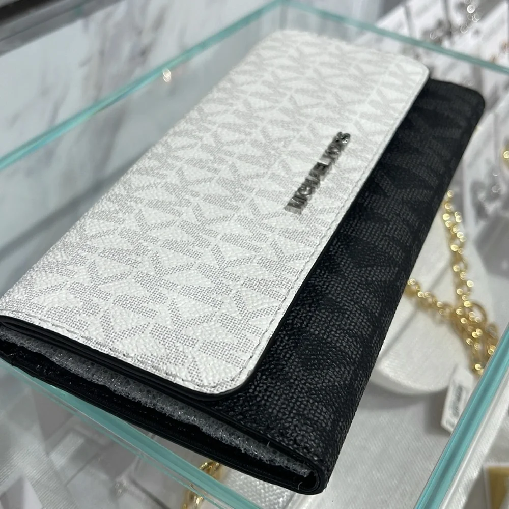 Michael Kors Jet Set Large Logo Trifold Wallet
Optic White Multi
NWT - Picture 8 of 16